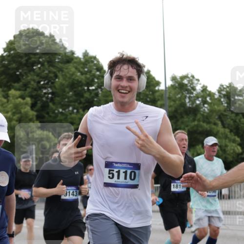 29.06.2025 - hella hamburg halbmarathon Jannik Wohlers http://msf.ph/oto/8260415 29.06.2025 10:32:37 Lombardsbrücke 1078, 1324, 1732, 2276, 2959, 3391, 3422, 3708, 3871, 4030, 4096, 4555, 4650, 5110, 5180, 5581, 5917, 6040, 6861, 7982, 8170, 8839, 9034, 9143, 9471, 9542, 9768, 11229, 11260, 11756, 12039, 12423, 12424, 12812, 12813, 12907, 13789, 14085, 14305, 14347, 14743, 15885, 15951, 15957, 16702, 17102, 17157, 17317, 17417, 17664, 18191, 18409, 18502, 18742, 18743, 18951, 19213 meine-sportfotos.de