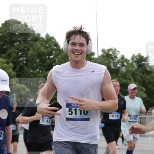 29.06.2025 - hella hamburg halbmarathon Jannik Wohlers http://msf.ph/oto/8260453 29.06.2025 10:32:37 Lombardsbrücke 1078, 1324, 1732, 2276, 2959, 3391, 3422, 3708, 3871, 4030, 4096, 4555, 4650, 5110, 5180, 5581, 5917, 6040, 6861, 7982, 8170, 8839, 9034, 9143, 9471, 9542, 9768, 11229, 11260, 11756, 12039, 12423, 12424, 12812, 12813, 12907, 13789, 14085, 14305, 14347, 14743, 15885, 15951, 15957, 16702, 17102, 17157, 17317, 17417, 17664, 18191, 18409, 18502, 18742, 18743, 18951, 19213 meine-sportfotos.de