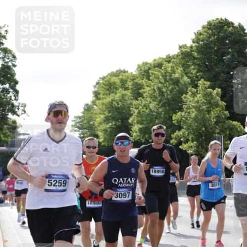 29.06.2025 - hella hamburg halbmarathon Jannik Wohlers http://msf.ph/oto/8260468 29.06.2025 09:58:08 Lombardsbrücke 1285, 1727, 2029, 2518, 2656, 3041, 3097, 3819, 3859, 4120, 4152, 4167, 5259, 5378, 5721, 5894, 6272, 6433, 6592, 6759, 6877, 7716, 8154, 8311, 8393, 8825, 10084, 11214, 11638, 11870, 12362, 12483, 12526, 12632, 12633, 12735, 12761, 13465, 13470, 13536, 14266, 14323, 14365, 14626, 14678, 14805, 14845, 15389, 15523, 15854, 15914, 16176, 16213, 16409, 16653, 16830, 16879, 16924, 17346, 17348, 18551, 18799, 18867, 19244 meine-sportfotos.de