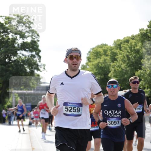 29.06.2025 - hella hamburg halbmarathon Jannik Wohlers http://msf.ph/oto/8260505 29.06.2025 09:58:08 Lombardsbrücke 1285, 1727, 2029, 2518, 2656, 3041, 3097, 3819, 3859, 4120, 4152, 4167, 5259, 5378, 5721, 5894, 6272, 6433, 6592, 6759, 6877, 7716, 8154, 8311, 8393, 8825, 10084, 11214, 11638, 11870, 12362, 12483, 12526, 12632, 12633, 12735, 12761, 13465, 13470, 13536, 14266, 14323, 14365, 14626, 14678, 14805, 14845, 15389, 15523, 15854, 15914, 16176, 16213, 16409, 16653, 16830, 16879, 16924, 17346, 17348, 18551, 18799, 18867, 19244 meine-sportfotos.de