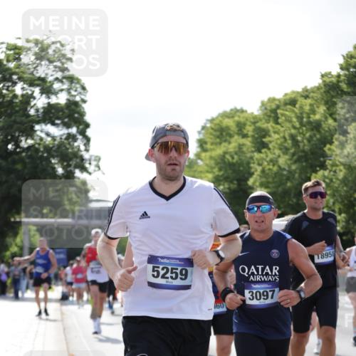29.06.2025 - hella hamburg halbmarathon Jannik Wohlers http://msf.ph/oto/8260529 29.06.2025 09:58:08 Lombardsbrücke 1285, 1727, 2029, 2518, 2656, 3041, 3097, 3819, 3859, 4120, 4152, 4167, 5259, 5378, 5721, 5894, 6272, 6433, 6592, 6759, 6877, 7716, 8154, 8311, 8393, 8825, 10084, 11214, 11638, 11870, 12362, 12483, 12526, 12632, 12633, 12735, 12761, 13465, 13470, 13536, 14266, 14323, 14365, 14626, 14678, 14805, 14845, 15389, 15523, 15854, 15914, 16176, 16213, 16409, 16653, 16830, 16879, 16924, 17346, 17348, 18551, 18799, 18867, 19244 meine-sportfotos.de