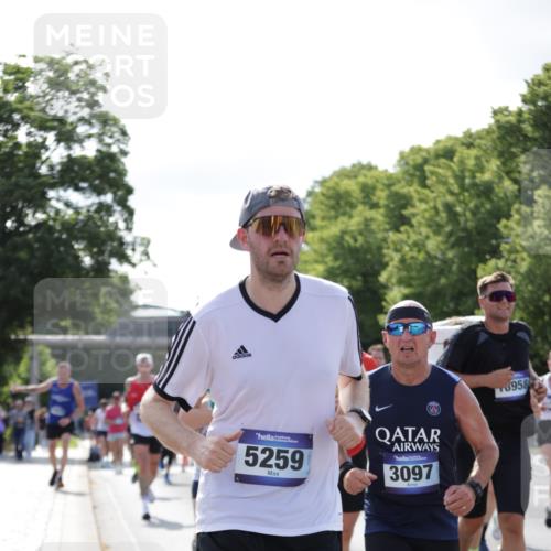 29.06.2025 - hella hamburg halbmarathon Jannik Wohlers http://msf.ph/oto/8260553 29.06.2025 09:58:08 Lombardsbrücke 1285, 1727, 2029, 2518, 2656, 3041, 3097, 3819, 3859, 4120, 4152, 4167, 5259, 5378, 5721, 5894, 6272, 6433, 6592, 6759, 6877, 7716, 8154, 8311, 8393, 8825, 10084, 11214, 11638, 11870, 12362, 12483, 12526, 12632, 12633, 12735, 12761, 13465, 13470, 13536, 14266, 14323, 14365, 14626, 14678, 14805, 14845, 15389, 15523, 15854, 15914, 16176, 16213, 16409, 16653, 16830, 16879, 16924, 17346, 17348, 18551, 18799, 18867, 19244 meine-sportfotos.de