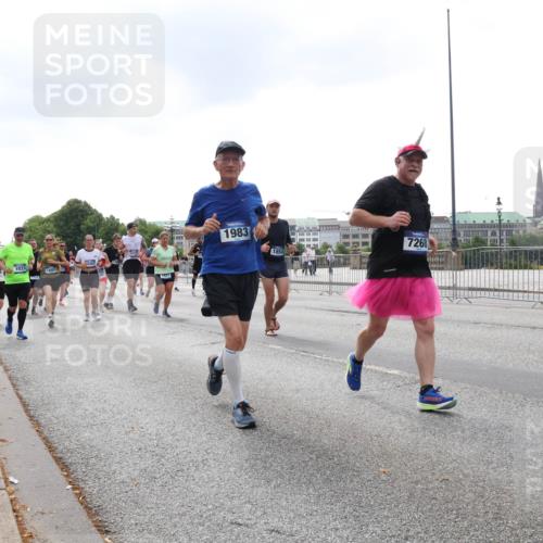 29.06.2025 - hella hamburg halbmarathon Lena Gebhardt http://msf.ph/oto/8260556 29.06.2025 10:45:59 Lombardsbrücke 1004, 1033, 1060, 1085, 1100, 1104, 1421, 1426, 1532, 1555, 1854, 1867, 1868, 1983, 2008, 2398, 2423, 2522, 2550, 2657, 2664, 2773, 2813, 2917, 2951, 2954, 2965, 2973, 3410, 4104, 4119, 4223, 4224, 4317, 4388, 4572, 5044, 5635, 5697, 5703, 5769, 5770, 5854, 5892, 6133, 6333, 6392, 6623, 7268, 7356, 7605, 7894, 7983, 8047, 8745, 9120, 9121, 9129, 9426, 9445, 10327, 10329, 10367, 10511, 11358, 11361, 11876, 11910, 12507 meine-sportfotos.de