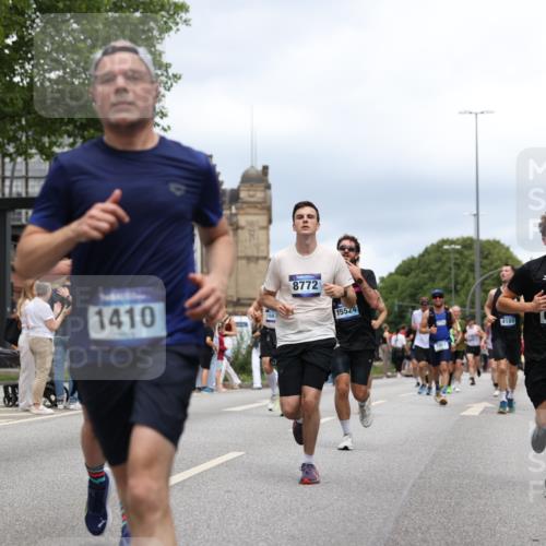 29.06.2025 - hella hamburg halbmarathon Yannick Fuchs http://msf.ph/oto/8260557 29.06.2025 10:48:36 20KM 1125, 1327, 1410, 1496, 1628, 1815, 2474, 2561, 2771, 2884, 3041, 3177, 3791, 3794, 3861, 3945, 4189, 4231, 4938, 5319, 6082, 6084, 6356, 6433, 6443, 6581, 6587, 6723, 6994, 8449, 8514, 8698, 8772, 8798, 8973, 9012, 9060, 9227, 10191, 10192, 10263, 10266, 10368, 10376, 11184, 11333, 11499, 11747, 11797, 11976, 12186, 12362, 12489, 12961, 13297, 13988, 14036, 14175, 14592, 14638, 14660, 14818, 14948, 15113, 15156, 15169, 15389, 15408, 15524, 15879, 16047, 16092, 16574 meine-sportfotos.de