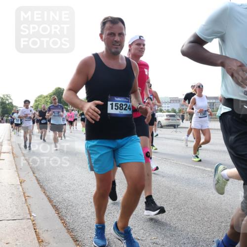29.06.2025 - hella hamburg halbmarathon Lena Gebhardt http://msf.ph/oto/8260598 29.06.2025 09:57:03 Lombardsbrücke 1327, 1381, 1442, 1460, 1496, 1537, 1657, 1783, 1833, 2013, 2025, 2058, 2074, 2111, 2119, 2208, 2340, 2378, 2396, 2595, 2814, 2839, 2869, 2878, 3093, 3310, 3575, 3652, 3791, 4065, 4377, 4404, 4635, 4726, 4770, 4897, 5008, 5013, 5021, 5169, 5194, 5319, 5744, 5839, 6033, 6286, 6377, 6561, 6562, 6631, 6720, 6762, 7176, 7177, 7259, 7475, 7918, 8112, 8261, 8313, 8361, 8572, 8587, 8618, 8651, 8661, 8710, 8813, 8863, 8921, 8930, 9060, 9082, 9316, 9497, 9597, 9638 meine-sportfotos.de