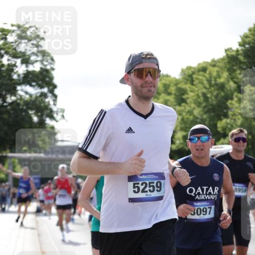 29.06.2025 - hella hamburg halbmarathon Jannik Wohlers http://msf.ph/oto/8260625 29.06.2025 09:58:09 Lombardsbrücke 1285, 1727, 2029, 2518, 2656, 2883, 3041, 3097, 3819, 3859, 4120, 4152, 4167, 5259, 5378, 5721, 5894, 6433, 6592, 6759, 6877, 7716, 8311, 8393, 8825, 10084, 11214, 11638, 11870, 12362, 12483, 12526, 12632, 12633, 12735, 12761, 13465, 13470, 13536, 14266, 14323, 14365, 14626, 14678, 14805, 14845, 15389, 15523, 15727, 15854, 15914, 16176, 16409, 16470, 16653, 16830, 16879, 16924, 17346, 17348, 18551, 18799, 18867, 19244 meine-sportfotos.de