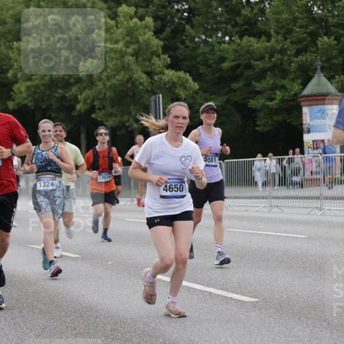 29.06.2025 - hella hamburg halbmarathon Jannik Wohlers http://msf.ph/oto/8260663 29.06.2025 10:32:41 Lombardsbrücke 1078, 1324, 1732, 2038, 2054, 2085, 2276, 2959, 3391, 3708, 3871, 4030, 4096, 4555, 4650, 5110, 5180, 5581, 5917, 6040, 6773, 6861, 7982, 8170, 8595, 8839, 9034, 9143, 9289, 9471, 9542, 9768, 11229, 11260, 11713, 11756, 12039, 12423, 12424, 12812, 12813, 12907, 13339, 13789, 14085, 14305, 14347, 14743, 15091, 15815, 15885, 15951, 15957, 16246, 16391, 16702, 17157, 17317, 17417, 17664, 18191, 18409, 18742, 18743, 18951, 19213 meine-sportfotos.de