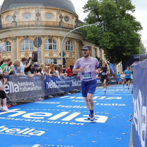 29.06.2025 - hella hamburg halbmarathon Strokosch-Dieckow http://msf.ph/oto/8260693 29.06.2025 10:43:17 Ziel 1675, 2653, 3109, 3124, 3146, 7026, 7093, 10099, 10237, 13348, 15706, 15921, 16314, 16720, 16997, 17391, 18274, 18304, 18987, 19009, 19051 meine-sportfotos.de