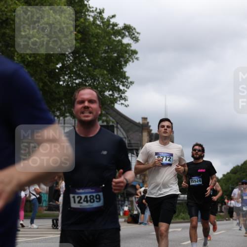 29.06.2025 - hella hamburg halbmarathon Yannick Fuchs http://msf.ph/oto/8260712 29.06.2025 10:48:37 20KM 1125, 1327, 1410, 1496, 1628, 1815, 2474, 2561, 2771, 2884, 3041, 3177, 3791, 3794, 3861, 3945, 4189, 4231, 4938, 5319, 6082, 6084, 6356, 6433, 6443, 6581, 6587, 6723, 6994, 8449, 8514, 8698, 8772, 8798, 8973, 9012, 9060, 9227, 10191, 10192, 10263, 10266, 10368, 10376, 11184, 11333, 11499, 11747, 11797, 11799, 11976, 12186, 12362, 12489, 12961, 13297, 13988, 14036, 14175, 14592, 14638, 14660, 14818, 14948, 15113, 15156, 15169, 15389, 15408, 15524, 15879, 16047, 16574 meine-sportfotos.de
