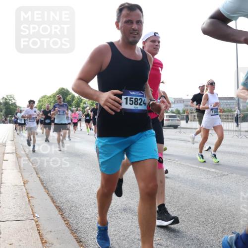 29.06.2025 - hella hamburg halbmarathon Lena Gebhardt http://msf.ph/oto/8260713 29.06.2025 09:57:03 Lombardsbrücke 1327, 1381, 1442, 1460, 1496, 1537, 1657, 1783, 1833, 2013, 2025, 2058, 2074, 2111, 2119, 2208, 2340, 2378, 2396, 2595, 2814, 2839, 2869, 2878, 3093, 3310, 3575, 3652, 3791, 4065, 4377, 4404, 4635, 4726, 4770, 4897, 5008, 5013, 5021, 5169, 5194, 5319, 5744, 5839, 6033, 6286, 6377, 6561, 6562, 6631, 6720, 6762, 7176, 7177, 7259, 7475, 7918, 8112, 8261, 8313, 8361, 8572, 8587, 8618, 8651, 8661, 8710, 8813, 8863, 8921, 8930, 9060, 9082, 9316, 9497, 9597, 9638 meine-sportfotos.de