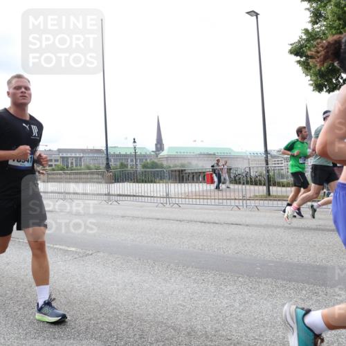29.06.2025 - hella hamburg halbmarathon Lena Gebhardt http://msf.ph/oto/8260736 29.06.2025 10:34:28 Lombardsbrücke 1025, 1672, 1705, 1787, 2023, 2265, 2412, 2464, 2496, 2510, 2511, 2526, 2801, 2933, 3130, 3145, 3420, 3829, 3848, 4540, 4807, 4824, 4826, 5453, 5584, 5609, 6034, 6105, 6171, 6329, 6571, 6574, 6843, 7324, 7329, 7386, 7644, 7733, 8277, 8349, 8705, 8965, 9122, 9164, 9379, 9448, 9514, 10335, 10360, 10564, 10674, 11245, 11872, 12164, 13957, 15477, 16238, 16311, 16390, 16682, 16919, 17230, 18158, 18941 meine-sportfotos.de