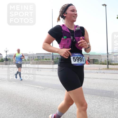 29.06.2025 - hella hamburg halbmarathon Lena Gebhardt http://msf.ph/oto/8260831 29.06.2025 10:10:57 Lombardsbrücke 1166, 1186, 1781, 2868, 4287, 4389, 5254, 5653, 5990, 5991, 7250, 7271, 7370, 7685, 8561, 9169, 9681, 9829, 10196, 11355, 11887, 11904, 11905, 12008, 12426, 12556, 12571, 12629, 12790, 12836, 13588, 13594, 13825, 13901, 14022, 14270, 14679, 15009, 15214, 15252, 16166, 16344, 16808, 17142, 17500, 17532, 18949, 19241 meine-sportfotos.de