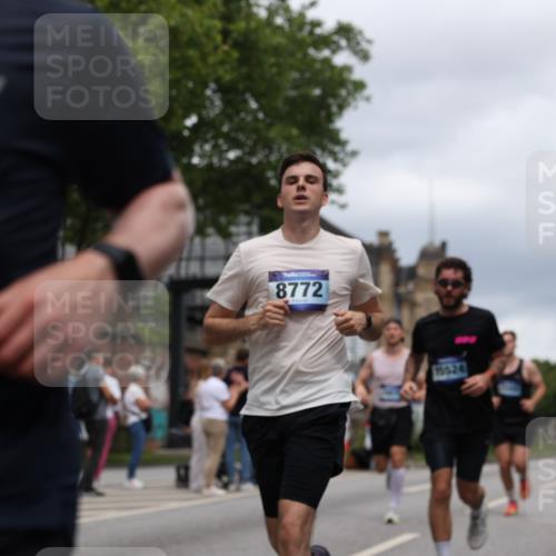 29.06.2025 - hella hamburg halbmarathon Yannick Fuchs http://msf.ph/oto/8260924 29.06.2025 10:48:38 20KM 1125, 1327, 1410, 1496, 1506, 1628, 1815, 2474, 2561, 2771, 2884, 3041, 3177, 3791, 3794, 3861, 3945, 4029, 4189, 4231, 4938, 5319, 6082, 6084, 6433, 6443, 6581, 6587, 6723, 6994, 8449, 8487, 8514, 8698, 8772, 8798, 8973, 9012, 9060, 9227, 10191, 10192, 10263, 10266, 10368, 10376, 11184, 11333, 11499, 11747, 11797, 11799, 11976, 12186, 12362, 12489, 12961, 13297, 13988, 14036, 14175, 14592, 14638, 14660, 14818, 14948, 15156, 15169, 15389, 15408, 15524, 15879, 16047 meine-sportfotos.de