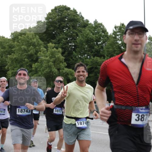 29.06.2025 - hella hamburg halbmarathon Jannik Wohlers http://msf.ph/oto/8260933 29.06.2025 10:32:44 Lombardsbrücke 1324, 1764, 2038, 2054, 2085, 2838, 2959, 3391, 3708, 3871, 4030, 4096, 4555, 4650, 5110, 5180, 5581, 5917, 6773, 7982, 8595, 9143, 9289, 9471, 9768, 11229, 11260, 11713, 11826, 12039, 12423, 12424, 12812, 12813, 12907, 13339, 13789, 14085, 14305, 14347, 14743, 15091, 15815, 15885, 15951, 15957, 15964, 16246, 16270, 16391, 16702, 17135, 17157, 17317, 17417, 17664, 18191, 18409, 18742, 18743, 18951, 19213 meine-sportfotos.de