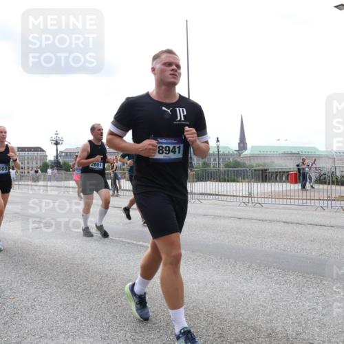 29.06.2025 - hella hamburg halbmarathon Lena Gebhardt http://msf.ph/oto/8260942 29.06.2025 10:34:28 Lombardsbrücke 1025, 1672, 1705, 1787, 2023, 2265, 2412, 2464, 2496, 2510, 2511, 2526, 2801, 2933, 3130, 3145, 3420, 3829, 3848, 4540, 4807, 4824, 4826, 5453, 5584, 5609, 6034, 6105, 6171, 6329, 6571, 6574, 6843, 7324, 7329, 7386, 7644, 7733, 8277, 8349, 8705, 8965, 9122, 9164, 9379, 9448, 9514, 10335, 10360, 10564, 10674, 11245, 11872, 12164, 13957, 15477, 16238, 16311, 16390, 16682, 16919, 17230, 18158, 18941 meine-sportfotos.de