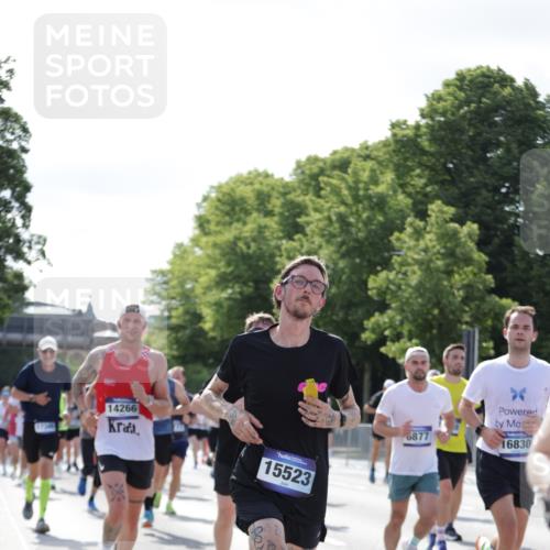 29.06.2025 - hella hamburg halbmarathon Jannik Wohlers http://msf.ph/oto/8260985 29.06.2025 09:58:11 Lombardsbrücke 1285, 1727, 2029, 2518, 2656, 2883, 2907, 3041, 3097, 3819, 3859, 4120, 4152, 4167, 5084, 5259, 5378, 5894, 6433, 6592, 6759, 6877, 7716, 8311, 8393, 8825, 10724, 11214, 11638, 11870, 12362, 12483, 12526, 12632, 12633, 12735, 12761, 13465, 13470, 13536, 13694, 13706, 13880, 14266, 14323, 14368, 14626, 14805, 14845, 15275, 15389, 15506, 15523, 15727, 15854, 15914, 16108, 16176, 16470, 16830, 16879, 16924, 17346, 17348, 18551, 18867, 19244 meine-sportfotos.de