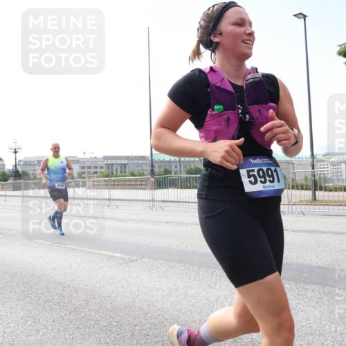 29.06.2025 - hella hamburg halbmarathon Lena Gebhardt http://msf.ph/oto/8260994 29.06.2025 10:10:57 Lombardsbrücke 1166, 1186, 1781, 2868, 4287, 4389, 5254, 5653, 5990, 5991, 7250, 7271, 7370, 7685, 8561, 9169, 9681, 9829, 10196, 11355, 11887, 11904, 11905, 12008, 12426, 12556, 12571, 12629, 12790, 12836, 13588, 13594, 13825, 13901, 14022, 14270, 14679, 15009, 15214, 15252, 16166, 16344, 16808, 17142, 17500, 17532, 18949, 19241 meine-sportfotos.de