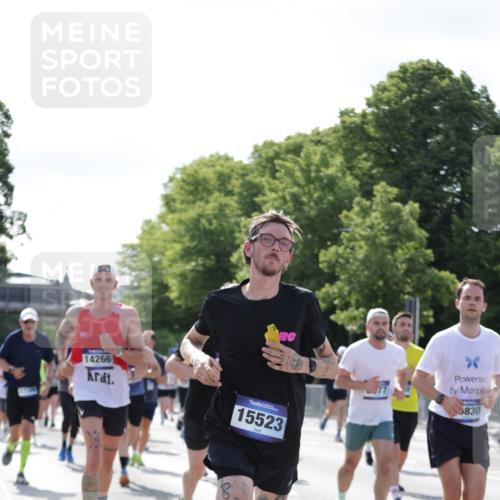 29.06.2025 - hella hamburg halbmarathon Jannik Wohlers http://msf.ph/oto/8261007 29.06.2025 09:58:12 Lombardsbrücke 1285, 1727, 1946, 1951, 2029, 2518, 2656, 2840, 2883, 2907, 3041, 3097, 3819, 3859, 4120, 4152, 4167, 5077, 5084, 5259, 5378, 5894, 6433, 6592, 6759, 6877, 7082, 7716, 8393, 8825, 10724, 11214, 11638, 11870, 12362, 12483, 12526, 12632, 12633, 12735, 12761, 13465, 13470, 13536, 13694, 13706, 13880, 14266, 14368, 14626, 14805, 14845, 15275, 15389, 15506, 15523, 15727, 15854, 15914, 16108, 16176, 16470, 16830, 17346, 17348, 19244 meine-sportfotos.de