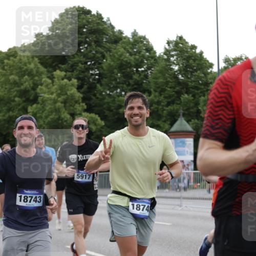 29.06.2025 - hella hamburg halbmarathon Jannik Wohlers http://msf.ph/oto/8261017 29.06.2025 10:32:45 Lombardsbrücke 1324, 1764, 2038, 2054, 2085, 2838, 2959, 3391, 3871, 4030, 4096, 4445, 4555, 4650, 5110, 5180, 5581, 5917, 6773, 7982, 8595, 9143, 9289, 9471, 9768, 11229, 11260, 11713, 11826, 12039, 12812, 12813, 13339, 14085, 14305, 14743, 15091, 15815, 15885, 15951, 15957, 15964, 16246, 16270, 16391, 17135, 17157, 17317, 17417, 18191, 18409, 18742, 18743, 18951, 19213 meine-sportfotos.de