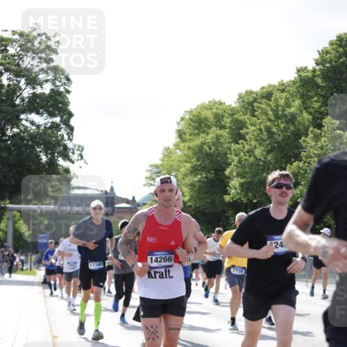 29.06.2025 - hella hamburg halbmarathon Jannik Wohlers http://msf.ph/oto/8261056 29.06.2025 09:58:12 Lombardsbrücke 1285, 1727, 1946, 1951, 2029, 2518, 2656, 2840, 2883, 2907, 3041, 3097, 3819, 3859, 4120, 4152, 4167, 5077, 5084, 5259, 5378, 5894, 6433, 6592, 6759, 6877, 7082, 7716, 8393, 8825, 10724, 11214, 11638, 11870, 12362, 12483, 12526, 12632, 12633, 12735, 12761, 13465, 13470, 13536, 13694, 13706, 13880, 14266, 14368, 14626, 14805, 14845, 15275, 15389, 15506, 15523, 15727, 15854, 15914, 16108, 16176, 16470, 16830, 17346, 17348, 19244 meine-sportfotos.de
