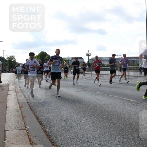 29.06.2025 - hella hamburg halbmarathon Lena Gebhardt http://msf.ph/oto/8261087 29.06.2025 09:57:04 Lombardsbrücke 1030, 1327, 1381, 1442, 1460, 1496, 1537, 1657, 1783, 1833, 2013, 2025, 2058, 2074, 2111, 2119, 2208, 2340, 2378, 2396, 2595, 2814, 2839, 2869, 2878, 3093, 3310, 3575, 3652, 3791, 4377, 4404, 4635, 4726, 4770, 4897, 5008, 5013, 5021, 5169, 5194, 5319, 5744, 5839, 6033, 6286, 6377, 6561, 6562, 6631, 6720, 6762, 7176, 7177, 7259, 7475, 7918, 8112, 8261, 8313, 8361, 8572, 8587, 8618, 8651, 8661, 8710, 8813, 8863, 8921, 8930, 9060, 9082, 9316, 9497, 9597, 9638, 10191 meine-sportfotos.de