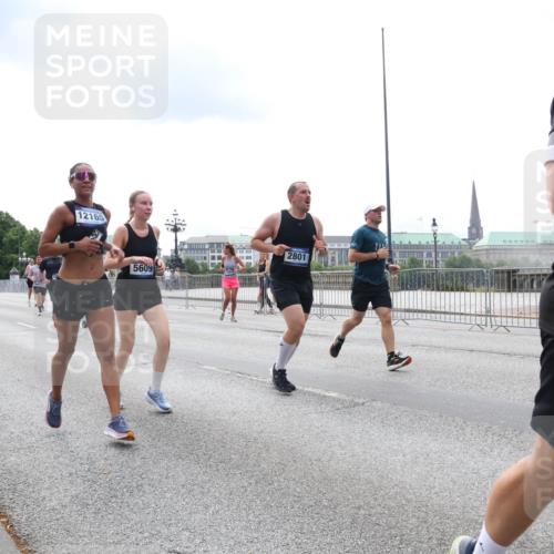 29.06.2025 - hella hamburg halbmarathon Lena Gebhardt http://msf.ph/oto/8261104 29.06.2025 10:34:29 Lombardsbrücke 1025, 1672, 1705, 1787, 2023, 2265, 2412, 2464, 2496, 2510, 2511, 2526, 2801, 2933, 3130, 3145, 3420, 3829, 3848, 4540, 4807, 4824, 4826, 5453, 5609, 6034, 6105, 6171, 6329, 6571, 6574, 6843, 7324, 7329, 7386, 7644, 7733, 8277, 8349, 8705, 8965, 9122, 9164, 9379, 9448, 9514, 10335, 10360, 10564, 10674, 11245, 11872, 12164, 12382, 13957, 15477, 16238, 16311, 16390, 16682, 16919, 17230, 18158, 18941 meine-sportfotos.de