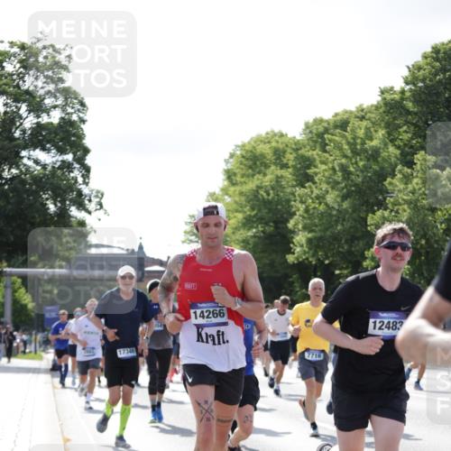 29.06.2025 - hella hamburg halbmarathon Jannik Wohlers http://msf.ph/oto/8261105 29.06.2025 09:58:12 Lombardsbrücke 1285, 1727, 1946, 1951, 2029, 2518, 2656, 2840, 2883, 2907, 3041, 3097, 3819, 3859, 4120, 4152, 4167, 5077, 5084, 5259, 5378, 5894, 6433, 6592, 6759, 6877, 7082, 7716, 8393, 8825, 10724, 11214, 11638, 11870, 12362, 12483, 12526, 12632, 12633, 12735, 12761, 13465, 13470, 13536, 13694, 13706, 13880, 14266, 14368, 14626, 14805, 14845, 15275, 15389, 15506, 15523, 15727, 15854, 15914, 16108, 16176, 16470, 16830, 17346, 17348, 19244 meine-sportfotos.de