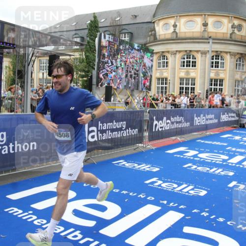 29.06.2025 - hella hamburg halbmarathon Michael Strokosch http://msf.ph/oto/8261112 29.06.2025 10:51:37 Ziel 1335, 5008, 7943, 10691, 13327, 13403, 19007 meine-sportfotos.de