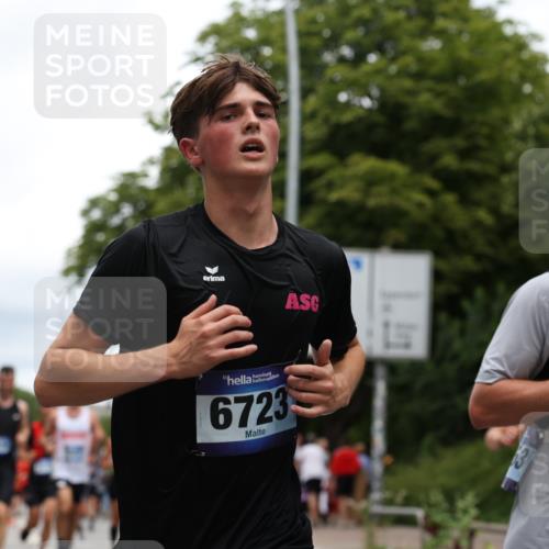 29.06.2025 - hella hamburg halbmarathon Yannick Fuchs http://msf.ph/oto/8261122 29.06.2025 10:48:38 20KM 1125, 1327, 1410, 1496, 1506, 1628, 1815, 2474, 2561, 2771, 2884, 3041, 3177, 3791, 3794, 3861, 3945, 4029, 4189, 4231, 4938, 5319, 6082, 6084, 6433, 6443, 6581, 6587, 6723, 6994, 8449, 8487, 8514, 8698, 8772, 8798, 8973, 9012, 9060, 9227, 10191, 10192, 10263, 10266, 10368, 10376, 11184, 11333, 11499, 11747, 11797, 11799, 11976, 12186, 12362, 12489, 12961, 13297, 13988, 14036, 14175, 14592, 14638, 14660, 14818, 14948, 15156, 15169, 15389, 15408, 15524, 15879, 16047 meine-sportfotos.de