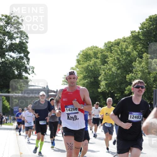 29.06.2025 - hella hamburg halbmarathon Jannik Wohlers http://msf.ph/oto/8261133 29.06.2025 09:58:12 Lombardsbrücke 1285, 1727, 1946, 1951, 2029, 2518, 2656, 2840, 2883, 2907, 3041, 3097, 3819, 3859, 4120, 4152, 4167, 5077, 5084, 5259, 5378, 5894, 6433, 6592, 6759, 6877, 7082, 7716, 8393, 8825, 10724, 11214, 11638, 11870, 12362, 12483, 12526, 12632, 12633, 12735, 12761, 13465, 13470, 13536, 13694, 13706, 13880, 14266, 14368, 14626, 14805, 14845, 15275, 15389, 15506, 15523, 15727, 15854, 15914, 16108, 16176, 16470, 16830, 17346, 17348, 19244 meine-sportfotos.de