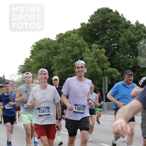 29.06.2025 - hella hamburg halbmarathon Jannik Wohlers http://msf.ph/oto/8261139 29.06.2025 10:32:46 Lombardsbrücke 1324, 1764, 2038, 2054, 2085, 2838, 2959, 3391, 3871, 4030, 4096, 4445, 4650, 5110, 5180, 5581, 5917, 6773, 7982, 8595, 9143, 9289, 9471, 11229, 11260, 11713, 11826, 12039, 12812, 12813, 13339, 14085, 14305, 14743, 15091, 15815, 15885, 15951, 15957, 15964, 16246, 16270, 16391, 17135, 17157, 17317, 17417, 18191, 18409, 18742, 18743, 18951 meine-sportfotos.de