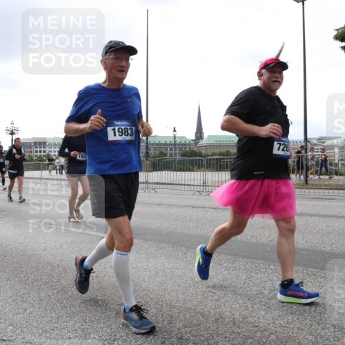 29.06.2025 - hella hamburg halbmarathon Lena Gebhardt http://msf.ph/oto/8261151 29.06.2025 10:46:00 Lombardsbrücke 1004, 1033, 1060, 1085, 1100, 1104, 1421, 1426, 1532, 1555, 1854, 1867, 1868, 1983, 2008, 2398, 2423, 2522, 2550, 2657, 2664, 2773, 2813, 2917, 2951, 2954, 2965, 2973, 3410, 4104, 4119, 4223, 4224, 4317, 4388, 4572, 5044, 5635, 5697, 5703, 5769, 5770, 5854, 5892, 6133, 6333, 6392, 6623, 7268, 7356, 7605, 7894, 7960, 7983, 8047, 8745, 9120, 9121, 9129, 9337, 9426, 9445, 10327, 10329, 10367, 10511, 11358, 11361, 11876, 11910, 12298, 12507 meine-sportfotos.de