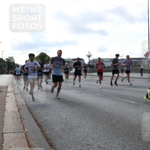 29.06.2025 - hella hamburg halbmarathon Lena Gebhardt http://msf.ph/oto/8261158 29.06.2025 09:57:04 Lombardsbrücke 1030, 1327, 1381, 1442, 1460, 1496, 1537, 1657, 1783, 1833, 2013, 2025, 2058, 2074, 2111, 2119, 2208, 2340, 2378, 2396, 2595, 2814, 2839, 2869, 2878, 3093, 3310, 3575, 3652, 3791, 4377, 4404, 4635, 4726, 4770, 4897, 5008, 5013, 5021, 5169, 5194, 5319, 5744, 5839, 6033, 6286, 6377, 6561, 6562, 6631, 6720, 6762, 7176, 7177, 7259, 7475, 7918, 8112, 8261, 8313, 8361, 8572, 8587, 8618, 8651, 8661, 8710, 8813, 8863, 8921, 8930, 9060, 9082, 9316, 9497, 9597, 9638, 10191 meine-sportfotos.de