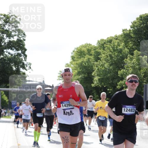 29.06.2025 - hella hamburg halbmarathon Jannik Wohlers http://msf.ph/oto/8261160 29.06.2025 09:58:12 Lombardsbrücke 1285, 1727, 1946, 1951, 2029, 2518, 2656, 2840, 2883, 2907, 3041, 3097, 3819, 3859, 4120, 4152, 4167, 5077, 5084, 5259, 5378, 5894, 6433, 6592, 6759, 6877, 7082, 7716, 8393, 8825, 10724, 11214, 11638, 11870, 12362, 12483, 12526, 12632, 12633, 12735, 12761, 13465, 13470, 13536, 13694, 13706, 13880, 14266, 14368, 14626, 14805, 14845, 15275, 15389, 15506, 15523, 15727, 15854, 15914, 16108, 16176, 16470, 16830, 17346, 17348, 19244 meine-sportfotos.de