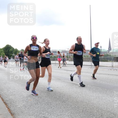 29.06.2025 - hella hamburg halbmarathon Lena Gebhardt http://msf.ph/oto/8261187 29.06.2025 10:34:29 Lombardsbrücke 1025, 1672, 1705, 1787, 2023, 2265, 2412, 2464, 2496, 2510, 2511, 2526, 2801, 2933, 3130, 3145, 3420, 3829, 3848, 4540, 4807, 4824, 4826, 5453, 5609, 6034, 6105, 6171, 6329, 6571, 6574, 6843, 7324, 7329, 7386, 7644, 7733, 8277, 8349, 8705, 8965, 9122, 9164, 9379, 9448, 9514, 10335, 10360, 10564, 10674, 11245, 11872, 12164, 12382, 13957, 15477, 16238, 16311, 16390, 16682, 16919, 17230, 18158, 18941 meine-sportfotos.de