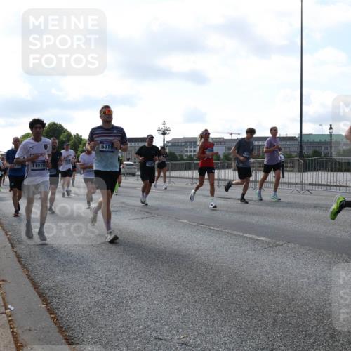 29.06.2025 - hella hamburg halbmarathon Lena Gebhardt http://msf.ph/oto/8261230 29.06.2025 09:57:04 Lombardsbrücke 1030, 1327, 1381, 1442, 1460, 1496, 1537, 1657, 1783, 1833, 2013, 2025, 2058, 2074, 2111, 2119, 2208, 2340, 2378, 2396, 2595, 2814, 2839, 2869, 2878, 3093, 3310, 3575, 3652, 3791, 4377, 4404, 4635, 4726, 4770, 4897, 5008, 5013, 5021, 5169, 5194, 5319, 5744, 5839, 6033, 6286, 6377, 6561, 6562, 6631, 6720, 6762, 7176, 7177, 7259, 7475, 7918, 8112, 8261, 8313, 8361, 8572, 8587, 8618, 8651, 8661, 8710, 8813, 8863, 8921, 8930, 9060, 9082, 9316, 9497, 9597, 9638, 10191 meine-sportfotos.de