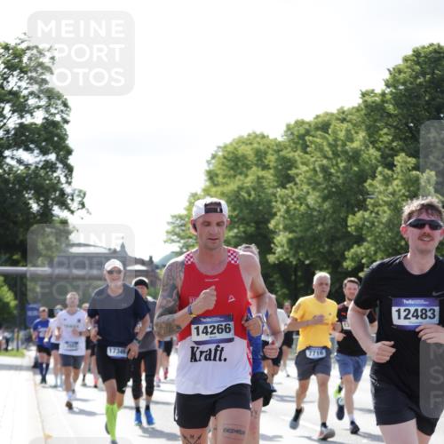 29.06.2025 - hella hamburg halbmarathon Jannik Wohlers http://msf.ph/oto/8261254 29.06.2025 09:58:13 Lombardsbrücke 1285, 1727, 1946, 1951, 2029, 2518, 2656, 2840, 2883, 2907, 3041, 3097, 3819, 3859, 3952, 4120, 4152, 4167, 5077, 5084, 5259, 5378, 5894, 6433, 6592, 6657, 6759, 6877, 7082, 7716, 8393, 10724, 11212, 11214, 11638, 11870, 12362, 12483, 12526, 12632, 12633, 12735, 12761, 13465, 13470, 13536, 13694, 13706, 13880, 14266, 14355, 14368, 14626, 14805, 14845, 15275, 15389, 15506, 15523, 15727, 15854, 15914, 16108, 16176, 16470, 16830, 17181, 17346, 17348, 19244 meine-sportfotos.de