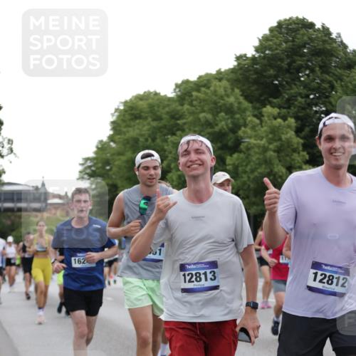 29.06.2025 - hella hamburg halbmarathon Jannik Wohlers http://msf.ph/oto/8261290 29.06.2025 10:32:46 Lombardsbrücke 1324, 1764, 2038, 2054, 2085, 2838, 2959, 3391, 3871, 4030, 4096, 4445, 4650, 5110, 5180, 5581, 5917, 6773, 7982, 8595, 9143, 9289, 9471, 11229, 11260, 11713, 11826, 12039, 12812, 12813, 13339, 14085, 14305, 14743, 15091, 15815, 15885, 15951, 15957, 15964, 16246, 16270, 16391, 17135, 17157, 17317, 17417, 18191, 18409, 18742, 18743, 18951 meine-sportfotos.de