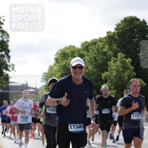 29.06.2025 - hella hamburg halbmarathon Jannik Wohlers http://msf.ph/oto/8261292 29.06.2025 09:58:15 Lombardsbrücke 1285, 1727, 1946, 1951, 2029, 2518, 2840, 2883, 2907, 3097, 3819, 3952, 4120, 4152, 4167, 5077, 5084, 5259, 5378, 5894, 6433, 6592, 6657, 6759, 6877, 7082, 7369, 7716, 8322, 8393, 8639, 10724, 11212, 11214, 11638, 12362, 12483, 12526, 12632, 12633, 12735, 12761, 13397, 13465, 13470, 13536, 13694, 13706, 13880, 14266, 14355, 14363, 14368, 14702, 14805, 14845, 15275, 15389, 15506, 15523, 15727, 15854, 15914, 16108, 16176, 16470, 16830, 17181, 17346, 17348, 17491 meine-sportfotos.de