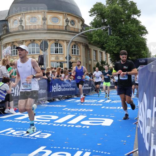 29.06.2025 - hella hamburg halbmarathon Strokosch-Dieckow http://msf.ph/oto/8261297 29.06.2025 10:43:24 Ziel 2653, 3109, 3124, 3146, 3928, 4080, 5124, 5436, 5506, 7635, 8664, 9931, 10099, 10237, 10246, 11648, 12623, 13348, 15921, 16338, 16720, 17391, 18274, 18513, 18810, 18942, 18987, 19009, 19051 meine-sportfotos.de