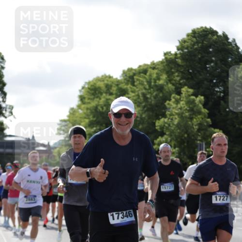 29.06.2025 - hella hamburg halbmarathon Jannik Wohlers http://msf.ph/oto/8261325 29.06.2025 09:58:15 Lombardsbrücke 1285, 1727, 1946, 1951, 2029, 2518, 2840, 2883, 2907, 3097, 3819, 3952, 4120, 4152, 4167, 5077, 5084, 5259, 5378, 5894, 6433, 6592, 6657, 6759, 6877, 7082, 7369, 7716, 8322, 8393, 8639, 10724, 11212, 11214, 11638, 12362, 12483, 12526, 12632, 12633, 12735, 12761, 13397, 13465, 13470, 13536, 13694, 13706, 13880, 14266, 14355, 14363, 14368, 14702, 14805, 14845, 15275, 15389, 15506, 15523, 15727, 15854, 15914, 16108, 16176, 16470, 16830, 17181, 17346, 17348, 17491 meine-sportfotos.de