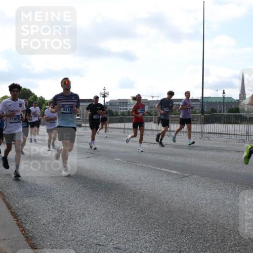 29.06.2025 - hella hamburg halbmarathon Lena Gebhardt http://msf.ph/oto/8261332 29.06.2025 09:57:05 Lombardsbrücke 1030, 1327, 1381, 1442, 1460, 1496, 1537, 1657, 1783, 1833, 2013, 2025, 2074, 2111, 2119, 2208, 2340, 2378, 2396, 2595, 2814, 2839, 2869, 2878, 3093, 3103, 3310, 3575, 3652, 3791, 4377, 4404, 4558, 4635, 4726, 4770, 4897, 5008, 5013, 5021, 5169, 5194, 5319, 5744, 5839, 6033, 6377, 6561, 6562, 6631, 6720, 6762, 7176, 7177, 7259, 7475, 7918, 8112, 8261, 8313, 8572, 8587, 8618, 8651, 8661, 8710, 8813, 8863, 8921, 8930, 9060, 9082, 9316, 9497, 9597, 9638, 10191 meine-sportfotos.de