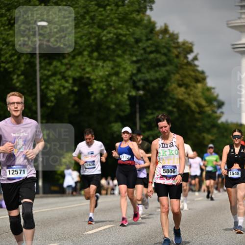 29.06.2025 - hella hamburg halbmarathon Dr. Thomas Lammeyer http://msf.ph/oto/8261451 29.06.2025 10:14:41 Kennedybrücke 1052, 1186, 1548, 1781, 2868, 5182, 5653, 5806, 8561, 8685, 9150, 9829, 11149 meine-sportfotos.de