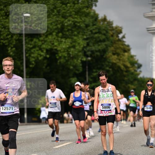 29.06.2025 - hella hamburg halbmarathon Dr. Thomas Lammeyer http://msf.ph/oto/8261454 29.06.2025 10:14:41 Kennedybrücke 1052, 1186, 1548, 1781, 2868, 5182, 5653, 5806, 8561, 8685, 9150, 9829, 11149 meine-sportfotos.de
