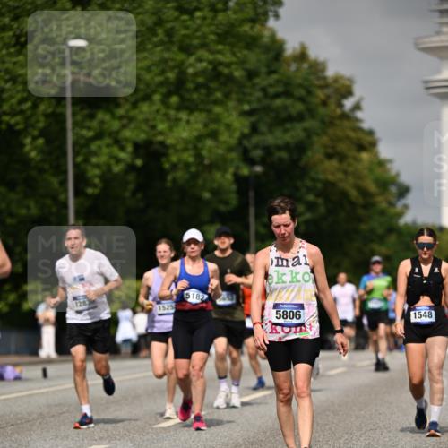 29.06.2025 - hella hamburg halbmarathon Dr. Thomas Lammeyer http://msf.ph/oto/8261477 29.06.2025 10:14:42 Kennedybrücke 1052, 1186, 1548, 1781, 2868, 5182, 5653, 5806, 8561, 8685, 9150, 9829, 11149 meine-sportfotos.de