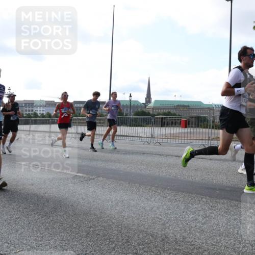 29.06.2025 - hella hamburg halbmarathon Lena Gebhardt http://msf.ph/oto/8261480 29.06.2025 09:57:05 Lombardsbrücke 1030, 1327, 1381, 1442, 1460, 1496, 1537, 1657, 1783, 1833, 2013, 2025, 2074, 2111, 2119, 2208, 2340, 2378, 2396, 2595, 2814, 2839, 2869, 2878, 3093, 3103, 3310, 3575, 3652, 3791, 4377, 4404, 4558, 4635, 4726, 4770, 4897, 5008, 5013, 5021, 5169, 5194, 5319, 5744, 5839, 6033, 6377, 6561, 6562, 6631, 6720, 6762, 7176, 7177, 7259, 7475, 7918, 8112, 8261, 8313, 8572, 8587, 8618, 8651, 8661, 8710, 8813, 8863, 8921, 8930, 9060, 9082, 9316, 9497, 9597, 9638, 10191 meine-sportfotos.de