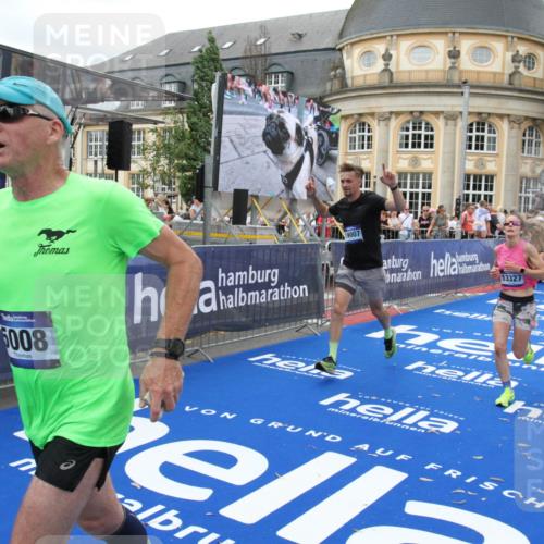 29.06.2025 - hella hamburg halbmarathon Michael Strokosch http://msf.ph/oto/8261517 29.06.2025 10:51:42 Ziel 5008, 13327, 14012, 14458, 15496, 15899, 19007, 19020 meine-sportfotos.de