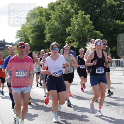 29.06.2025 - hella hamburg halbmarathon Jannik Wohlers http://msf.ph/oto/8261524 29.06.2025 09:58:19 Lombardsbrücke 1410, 1727, 1946, 1951, 2029, 2518, 2840, 2883, 2907, 3097, 3819, 3952, 4120, 4152, 4167, 5077, 5084, 5259, 5378, 6294, 6592, 6657, 6759, 6877, 7082, 7369, 7716, 7732, 8068, 8322, 8639, 8721, 9770, 10724, 11212, 11214, 11638, 11976, 12362, 12483, 12526, 12632, 12633, 12735, 13397, 13465, 13470, 13536, 13694, 13706, 13880, 14266, 14355, 14363, 14368, 14702, 15275, 15389, 15497, 15506, 15523, 15727, 15854, 16108, 16176, 16470, 16830, 17181, 17346, 17348, 17491 meine-sportfotos.de