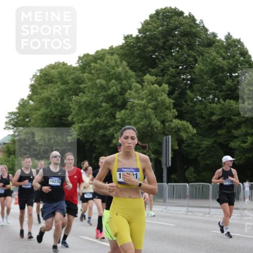 29.06.2025 - hella hamburg halbmarathon Jannik Wohlers http://msf.ph/oto/8261563 29.06.2025 10:32:50 Lombardsbrücke 1324, 1764, 2038, 2054, 2085, 2838, 3341, 3812, 3871, 4030, 4445, 4650, 5180, 5581, 5917, 6773, 8595, 9289, 9591, 9592, 9780, 11229, 11713, 11826, 12039, 12812, 12813, 13339, 14085, 14305, 14743, 15091, 15815, 15885, 15951, 15957, 15964, 16246, 16270, 16391, 17135, 18409, 18742, 18743, 18951 meine-sportfotos.de