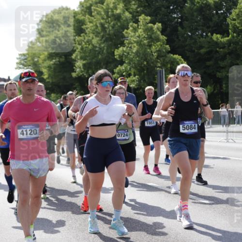 29.06.2025 - hella hamburg halbmarathon Jannik Wohlers http://msf.ph/oto/8261577 29.06.2025 09:58:19 Lombardsbrücke 1410, 1727, 1946, 1951, 2029, 2518, 2840, 2883, 2907, 3097, 3819, 3952, 4120, 4152, 4167, 5077, 5084, 5259, 5378, 6294, 6592, 6657, 6759, 6877, 7082, 7369, 7716, 7732, 8068, 8322, 8639, 8721, 9770, 10724, 11212, 11214, 11638, 11976, 12362, 12483, 12526, 12632, 12633, 12735, 13397, 13465, 13470, 13536, 13694, 13706, 13880, 14266, 14355, 14363, 14368, 14702, 15275, 15389, 15497, 15506, 15523, 15727, 15854, 16108, 16176, 16470, 16830, 17181, 17346, 17348, 17491 meine-sportfotos.de